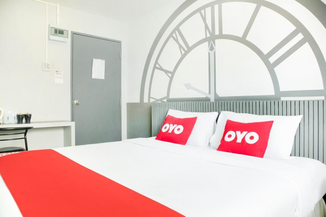 Oyo 501 At Night Hostel Phuket Exterior photo