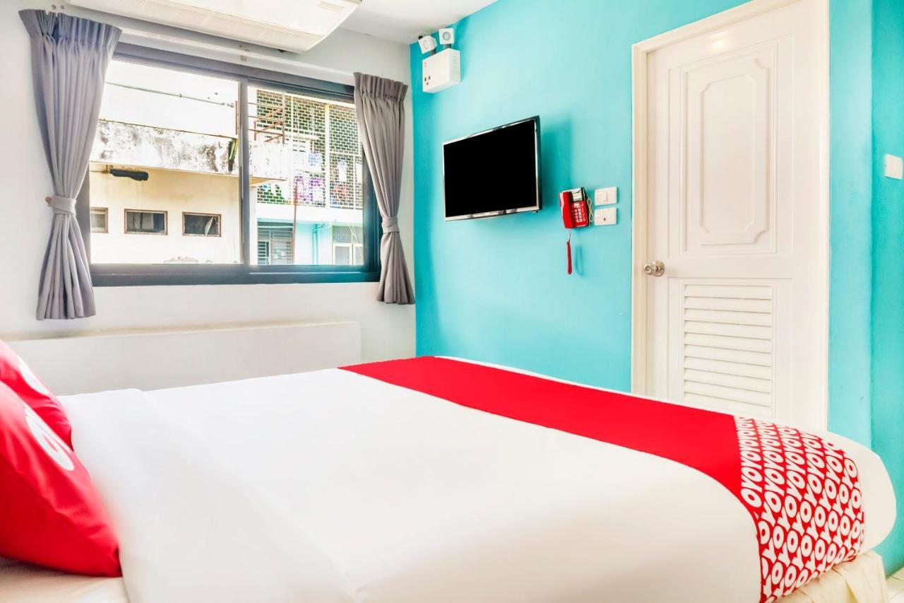 Oyo 501 At Night Hostel Phuket Exterior photo